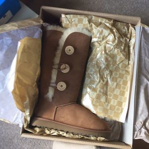New in Box!! UGGS!!